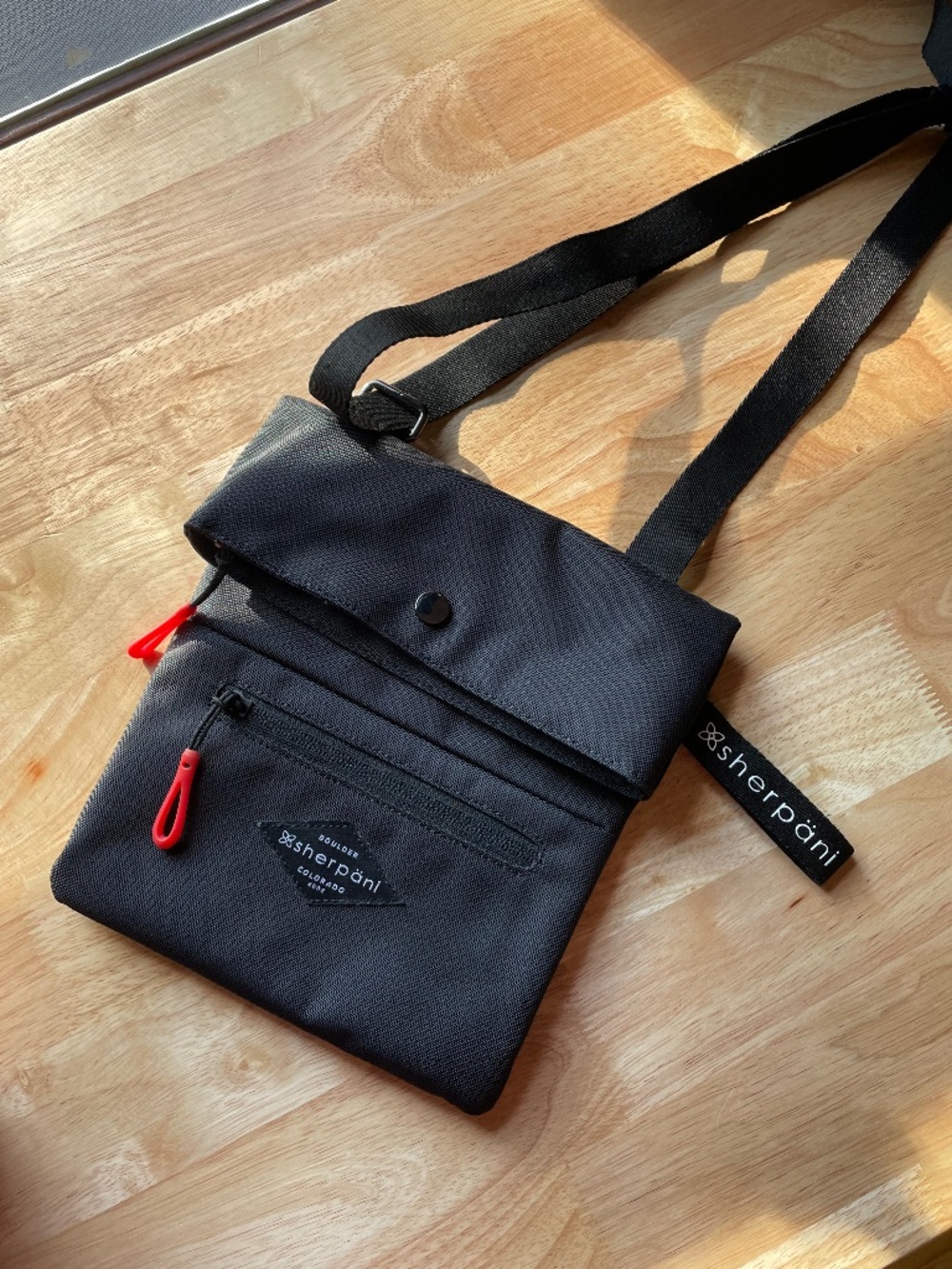 Sherpani black purse EUC
